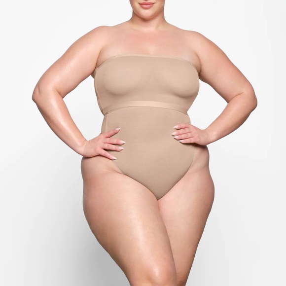 SKIMS SHEER SCULPT BANDEAU BRALETTE AND THONG SET MEDIUM - Picture 2 of 7